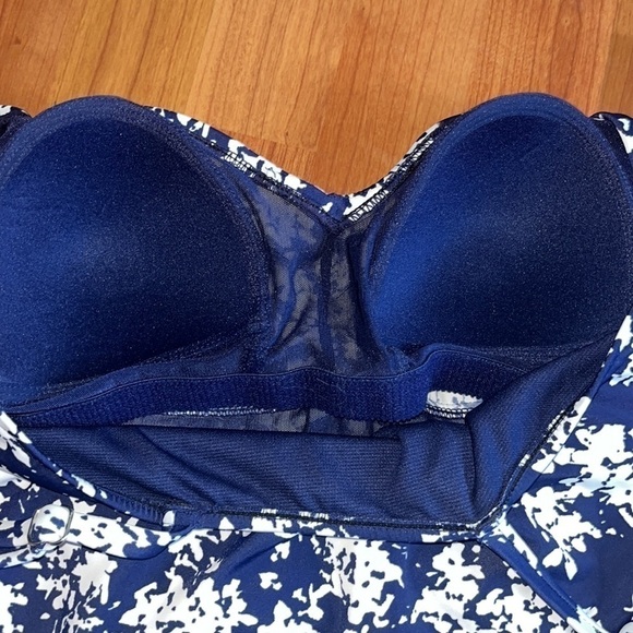Croft and Barrow women’s one piece floral navy and white swimsuit Size 12 - Picture 7 of 8